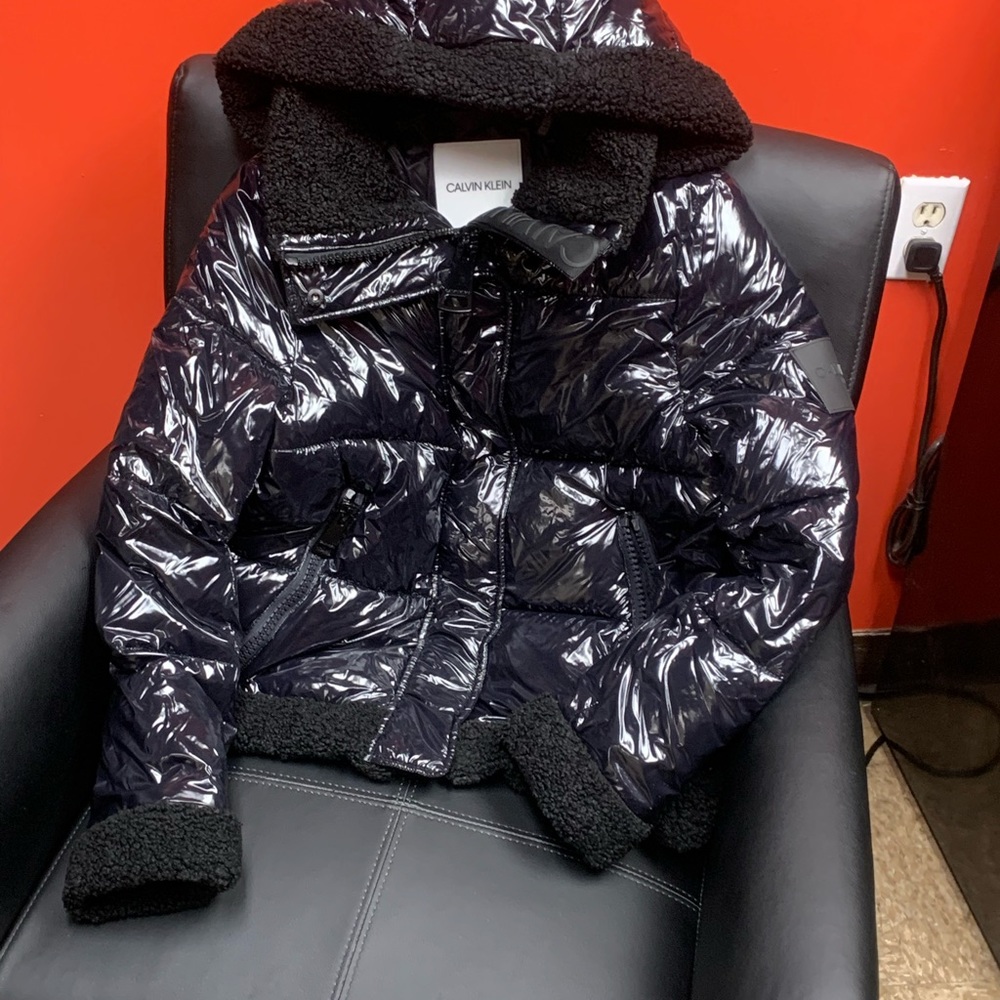Black Calvin Klein Women Xs Puffer
Mint Condition never worn.